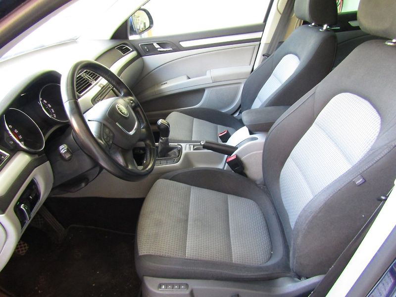 Škoda Superb (2011) 2.0 TDI CR 103kW - fotka 19 z 42