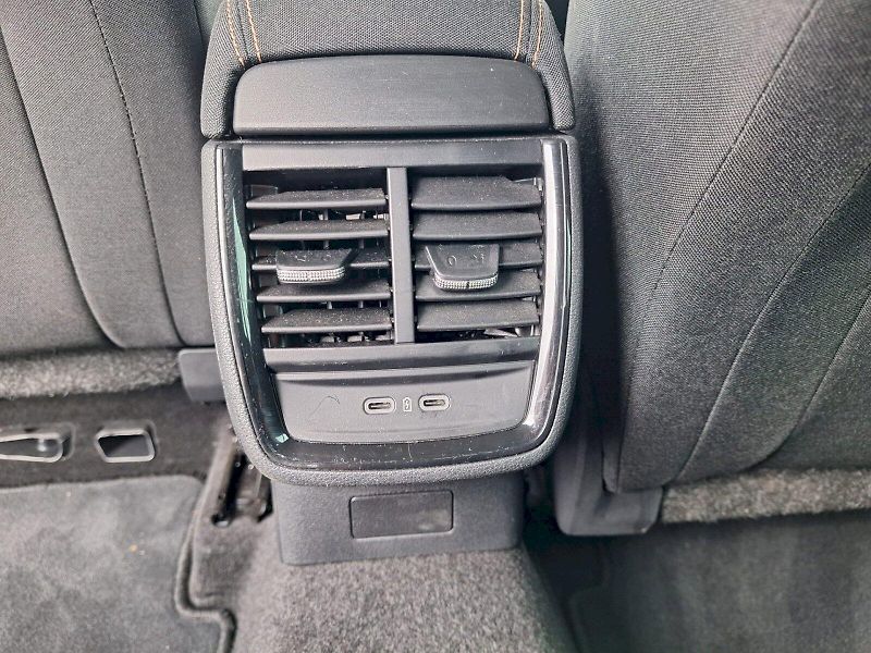 Škoda Kamiq (2025) 1.0 TSI / 85 kW / 6MP / TOP SE - fotka 26 z 30