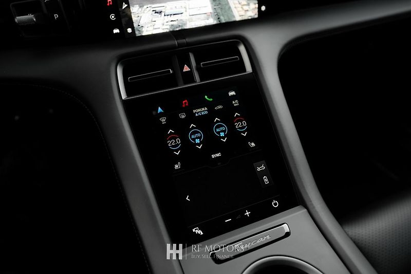 Porsche Taycan (2024) 320kW - fotka 45 z 50