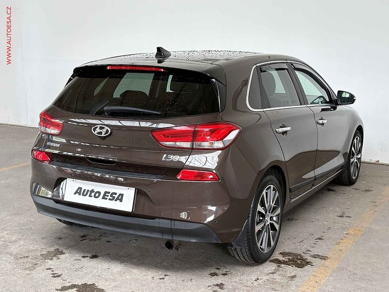 Hyundai i30 (2017) 1.4 TGDi, 1.maj,ČR, Bixen - fotka 4 z 17