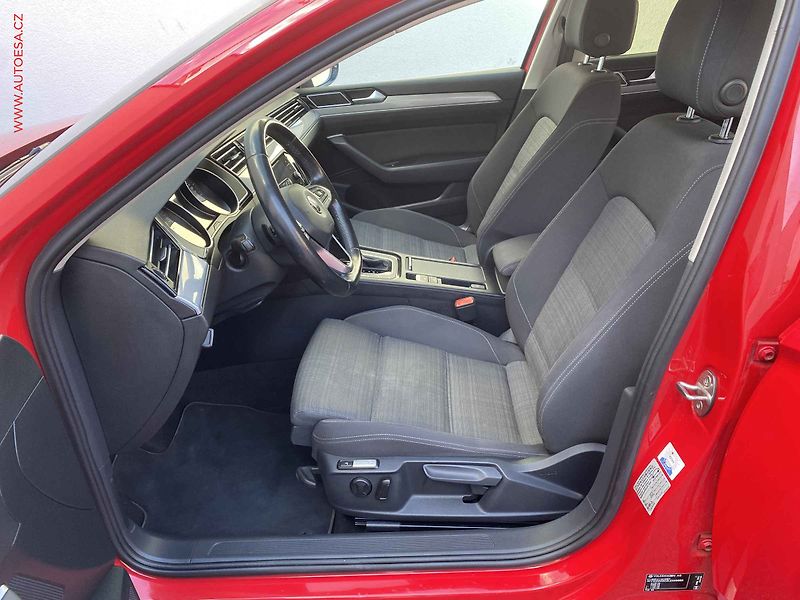 Volkswagen Passat (2019) 2.0 TDi, Business, DSG, LED - fotka 9 z 19