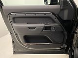 Land Rover Defender (2026) OCTA BLACK AWD AUT - náhled 7