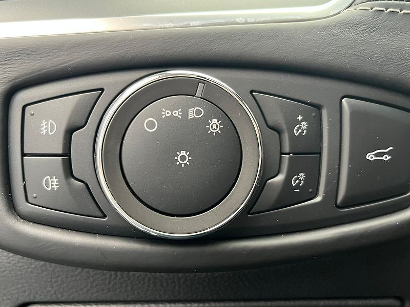 Ford S-MAX 2,5 FHEV Vignale 140KW  7 míst - fotka 27 z 57