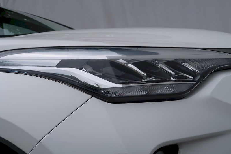 Toyota C-HR (2023) Comfort Business 1,8  Hybrid e - fotka 29 z 31