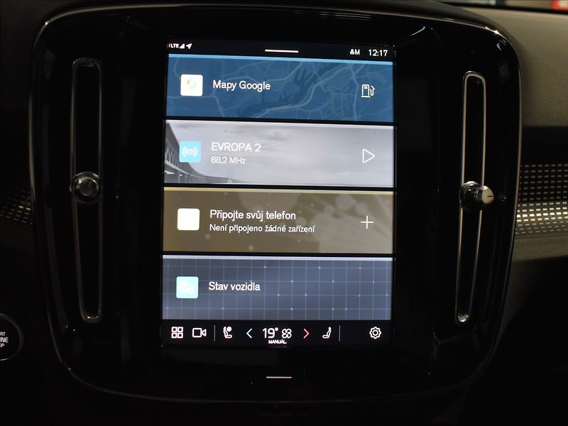 Volvo XC40 2,0 B4 PLUS Dark BLIS,Bezklíč - fotka 16 z 22