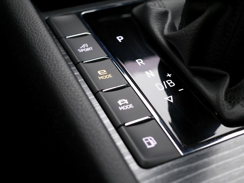 Škoda Superb iV 1,4 TSI 160kW Style DSG DPH - fotka 32 z 44