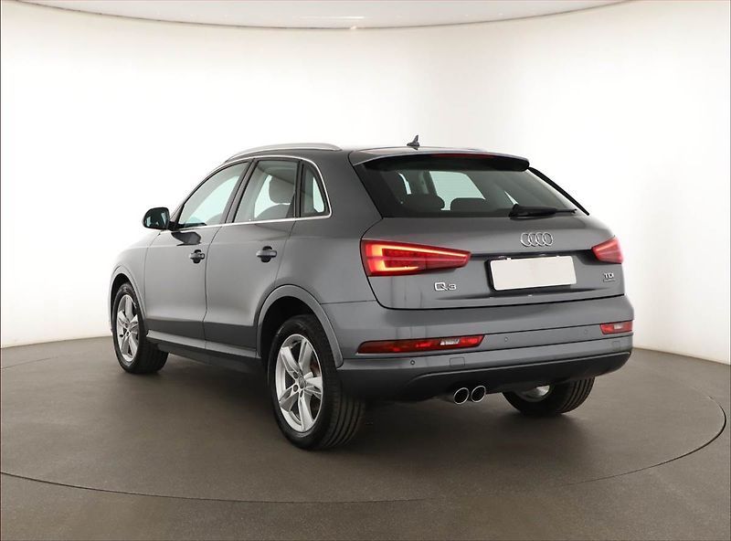 Audi Q3 (2015) 2.0 TDI, 4X4, Navi, Bi-Xenony - fotka 4 z 17