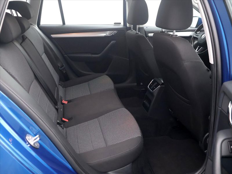Škoda Octavia 1.6 TDI 81kW 4x4 Ambition CZ D - fotka 12 z 35