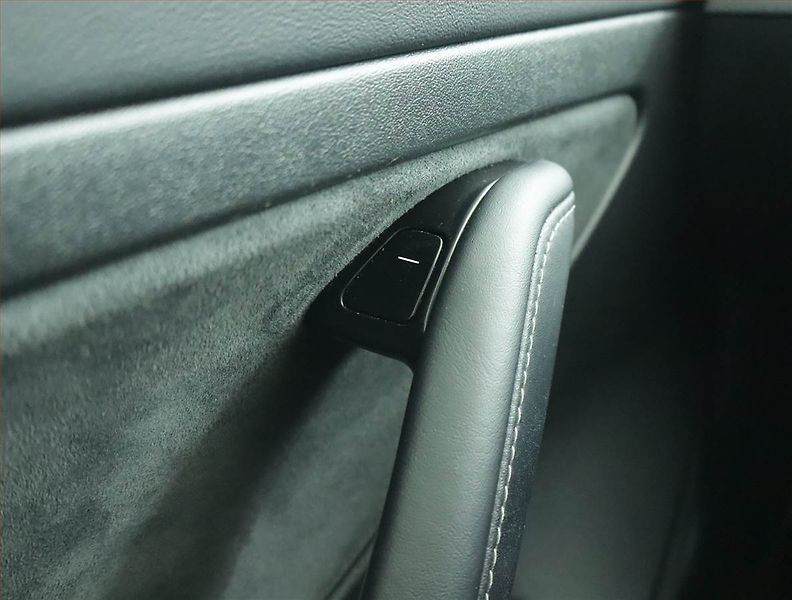 Tesla Model 3 (2019) Std Range Plus 55kWh, SoH 79% - fotka 19 z 22