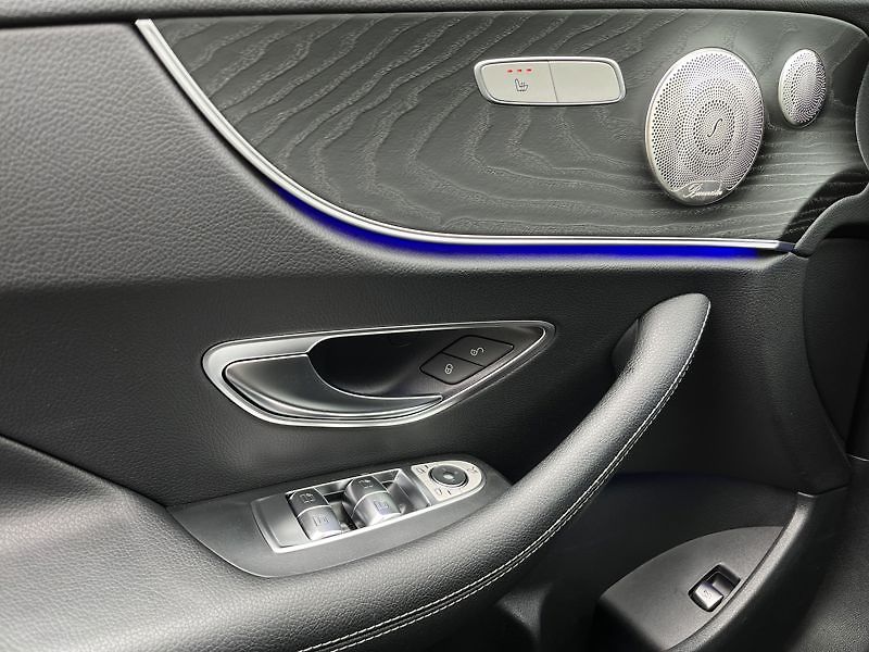 Mercedes-Benz Třídy E E-Třída 220 d 4MATIC kupé AMG - fotka 13 z 19