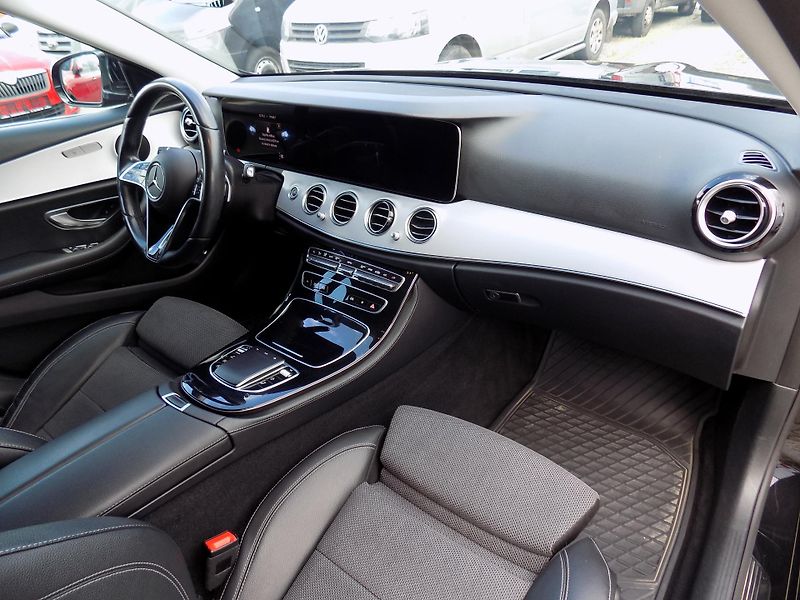 Mercedes-Benz Třídy E 220 D 4MATIC 143 KW TOP!!! - fotka 26 z 40