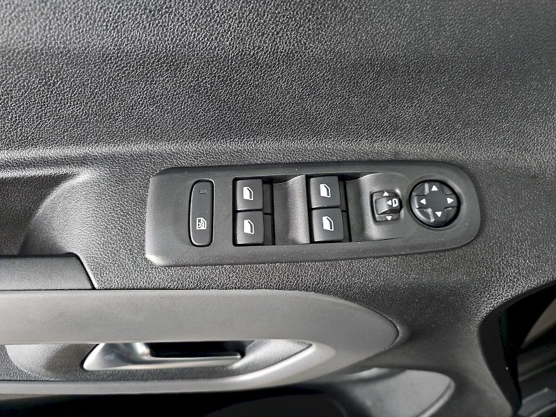 Toyota ProAce City Verso (2020) long 1.2i 130k 7AT Family - fotka 22 z 28