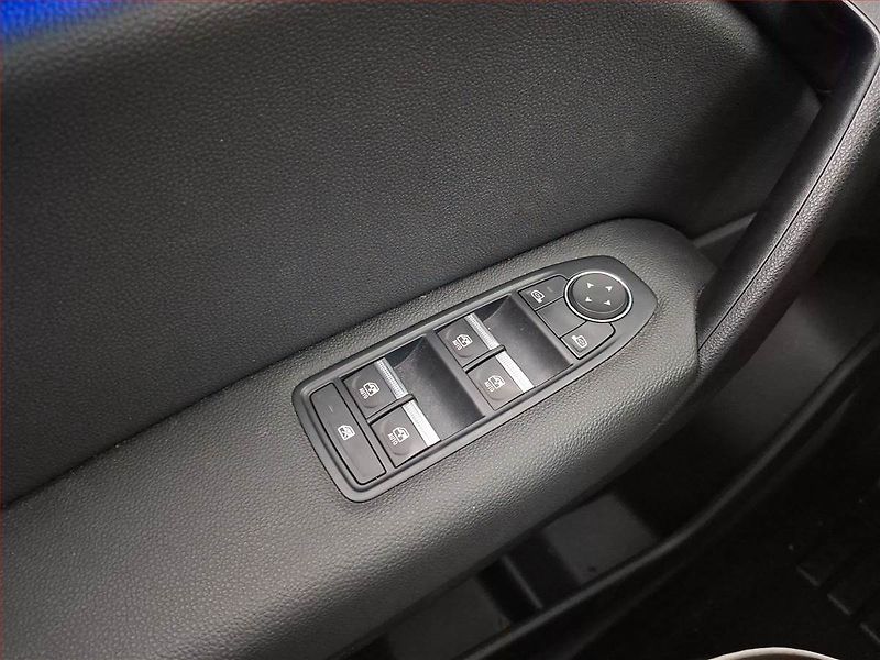 Renault Captur (2023) Techno 1.0 TCe, ČR,1.maj - fotka 17 z 17