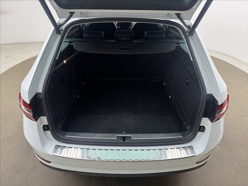 Škoda Superb 2,0 DSG 4X4 ACC CANTON STYLE+ - fotka 49 z 49