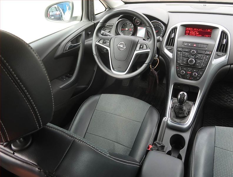 Opel Astra (2015) 1.6 16V, Serv.kniha, Tempomat - fotka 7 z 16