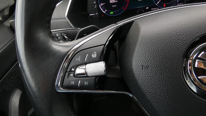 Škoda Octavia Combi 2,0 TDI Style 4x4 DSG 11 - fotka 12 z 25