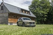 Mazdu CX-5 koupíte v benzínové i dieselové variantě.
