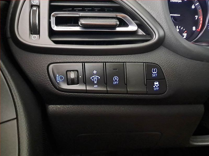 Hyundai i30 (2023) Smart 1.0 T-GDI - fotka 20 z 20