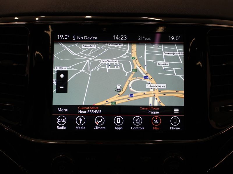 Jeep Grand Cherokee 3,0 V6 CRD 184kW Summit 62tkm! - fotka 10 z 26