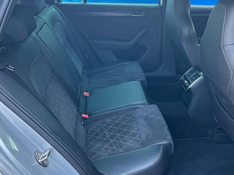 Škoda Superb (2021) kombi 2.0 TDI 7DSG Sportline - fotka 13 z 35