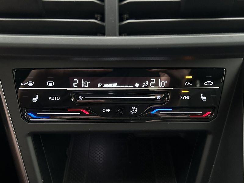 Volkswagen Polo 1.0 TSI Style - fotka 20 z 27