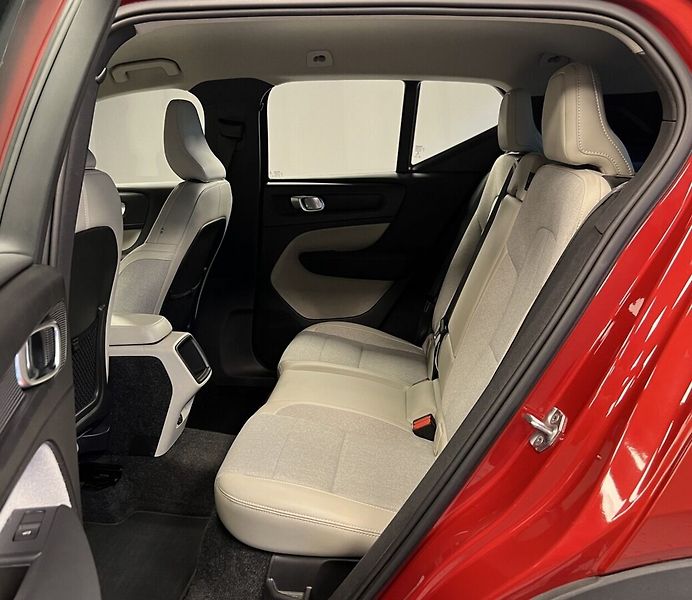 Volvo XC40 D3 AT AWD Momentum - fotka 10 z 18