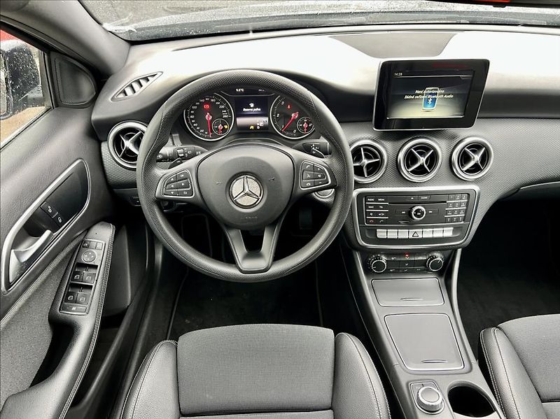Mercedes-Benz Třídy A 180 d Sport automat - fotka 22 z 45
