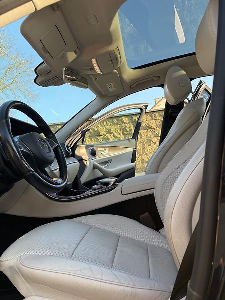Mercedes-Benz Třídy E (2018) 350D4x4,EXCLUSIV,tažné,PANORAM - fotka 15 z 19
