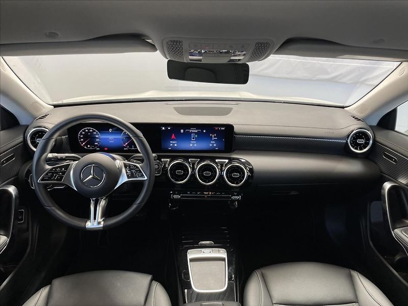 Mercedes-Benz CLA 180d Shooting Brake Progressiv - fotka 13 z 21