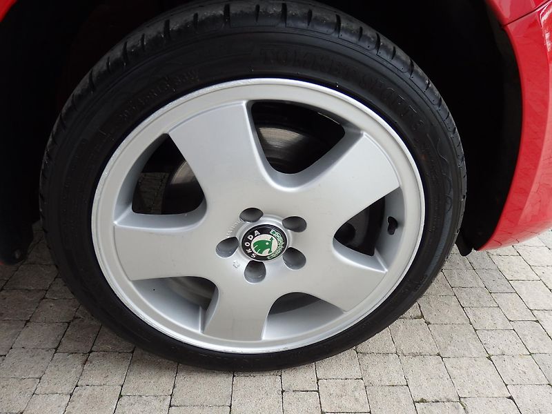 Škoda Fabia 1.2 TSI 77kW DIGI.KLIMA FAMILY - fotka 13 z 16