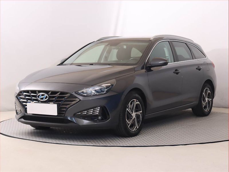 Hyundai i30 (2023) Family 1.5 DPI, Tempomat - fotka 2 z 19