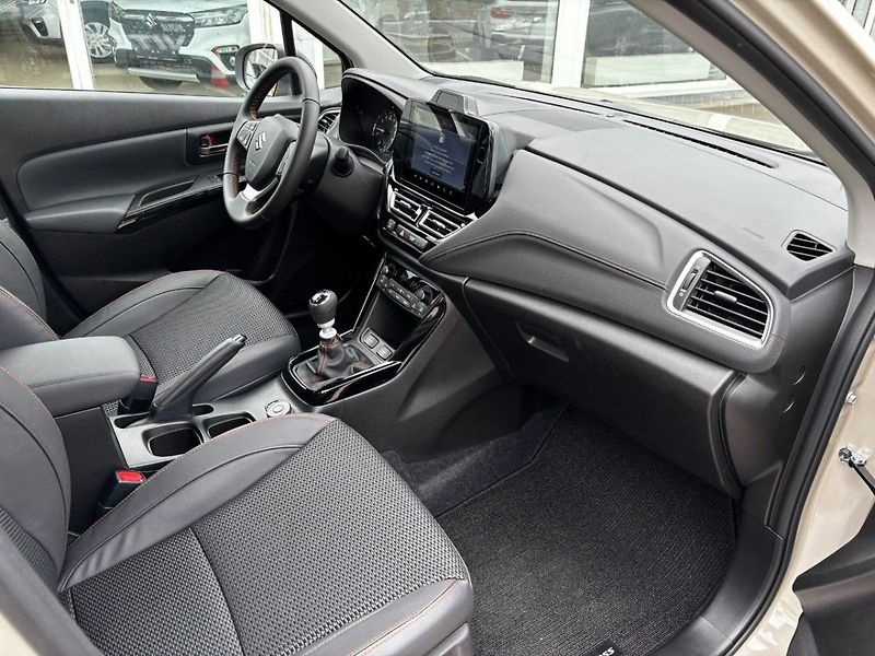 Suzuki S-Cross 4x4 Black Edition - fotka 9 z 10