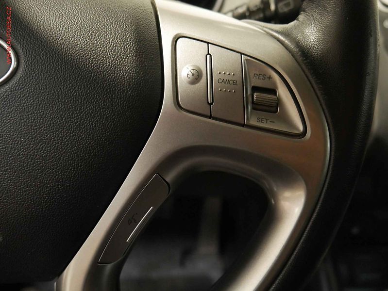Hyundai ix35 (2011) 1.6GDi, ČR, AC, park.čidla - fotka 15 z 17