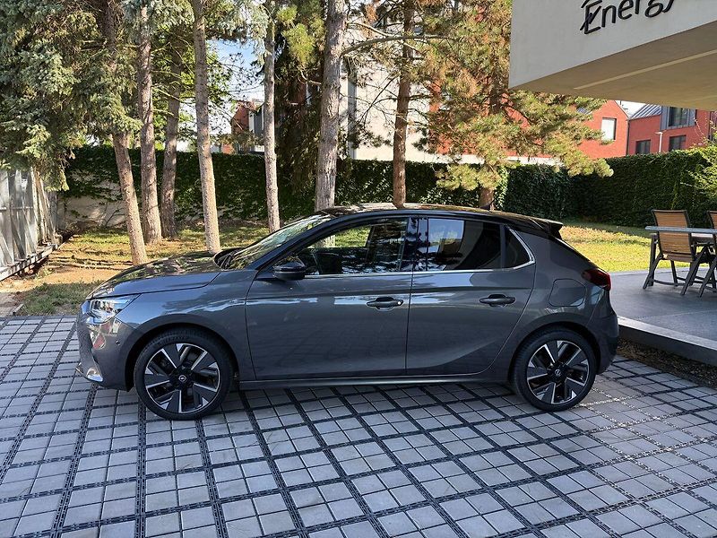 Opel Corsa e 50kWh Elegance - fotka 3 z 37