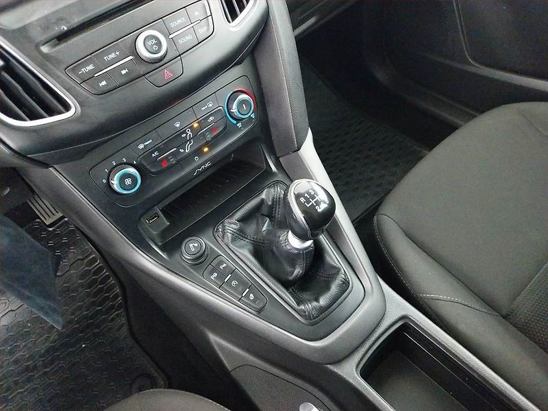 Ford Focus (2015) 1.5 TDCi, Serv.kniha, Navi - fotka 13 z 18