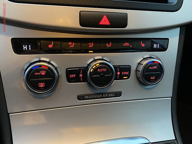 Volkswagen Passat (2014) 1.6 TDi, AC, výhřev sed - fotka 13 z 15