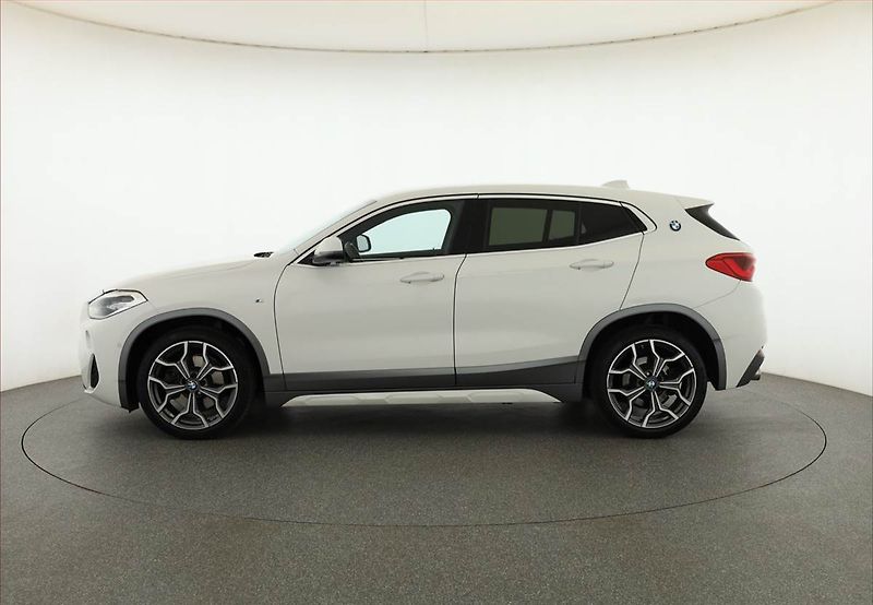 BMW X2 (2018) M Paket xDrive20i - fotka 3 z 19