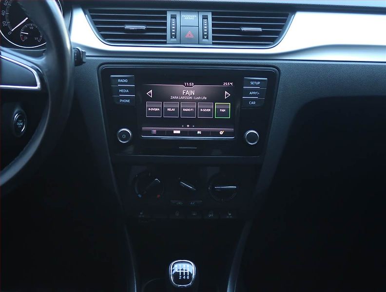 Škoda Rapid (2018) Spaceback 1.0 TSI - fotka 12 z 15