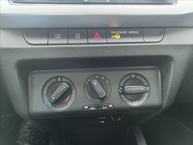Škoda Fabia 1,0 TSi Ambition - fotka 16 z 18