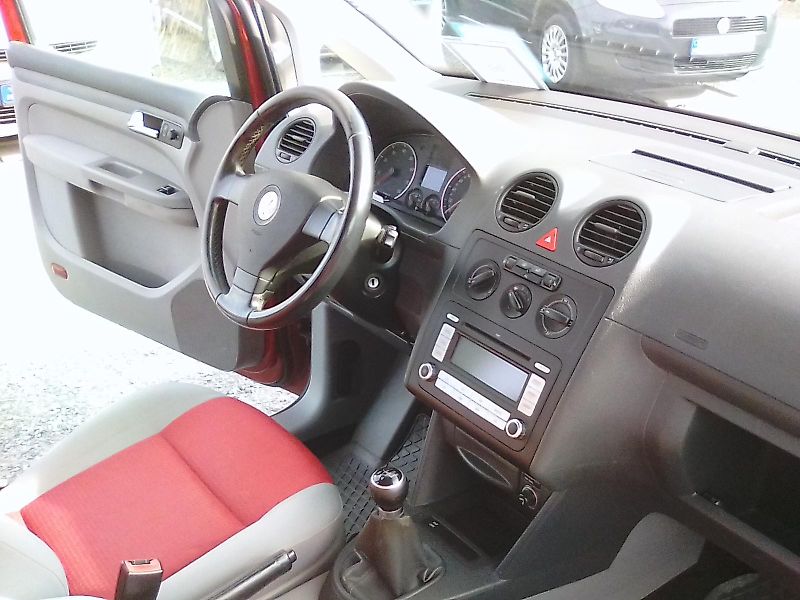 Volkswagen Caddy (2007) 1.6i / 75 KW , 7 míst - fotka 16 z 27