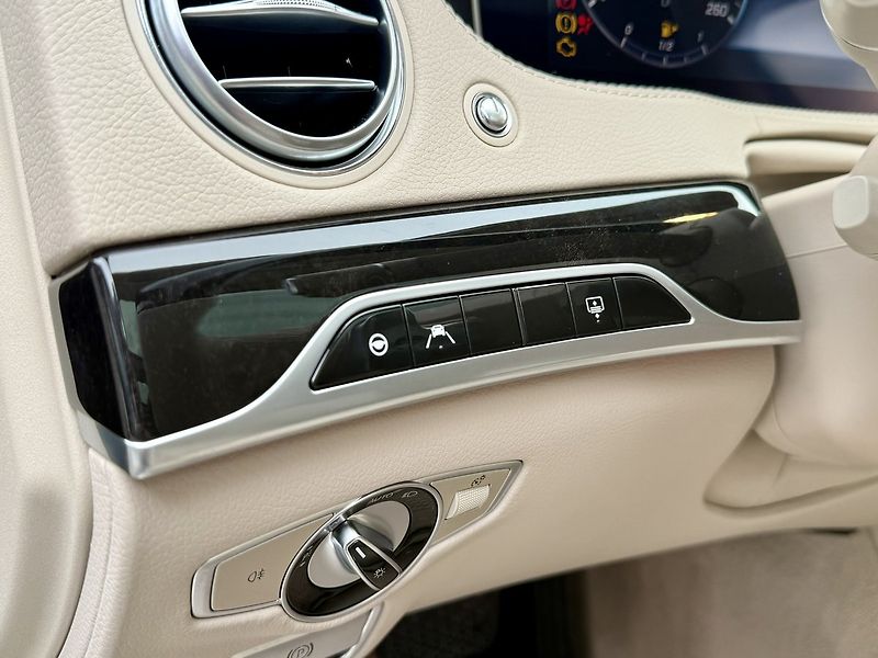 Mercedes-Benz Třídy S (2018) 560 4MATIC LONG - fotka 32 z 55