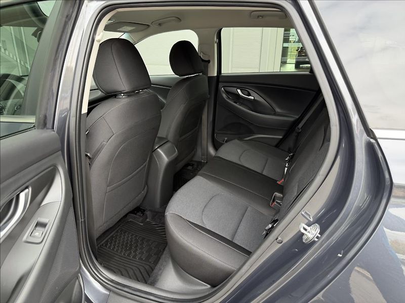 Hyundai i30 1,0 T-GDI DCT  WG Family Smart - fotka 11 z 25