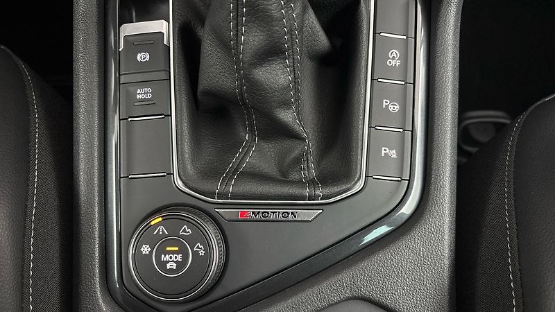 Volkswagen Tiguan 2.0 TDI DSG 4MOTION R-Line - fotka 25 z 32