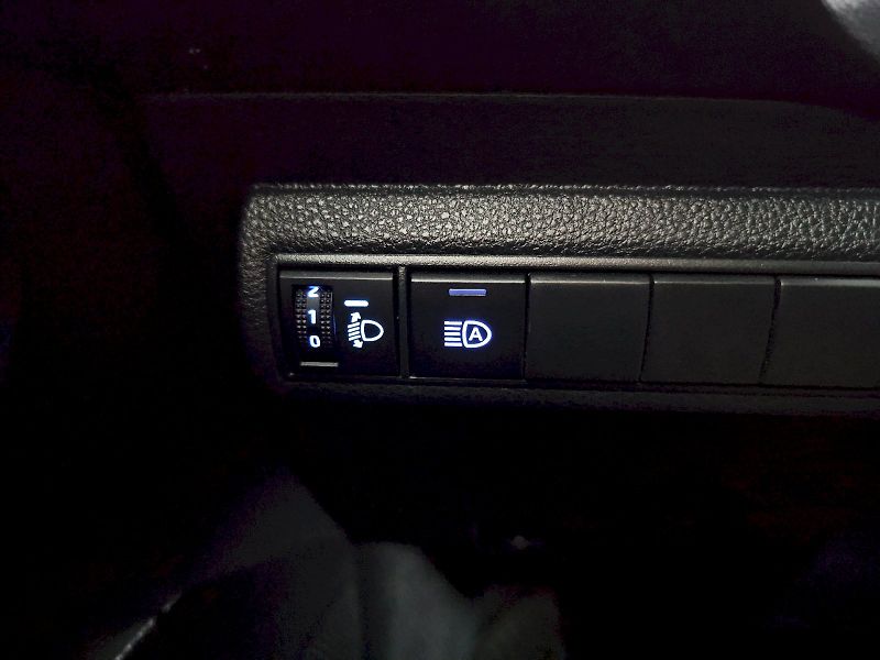 Toyota Corolla (2023) 1.5i CVT COMFORT TECH - fotka 20 z 23