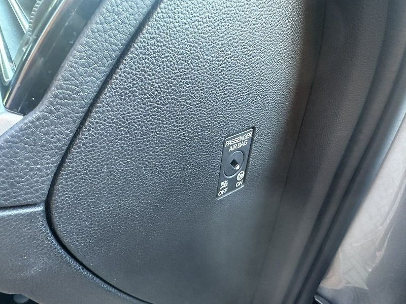 Volkswagen Passat 2.0 TDi 110kW serviska - fotka 26 z 28
