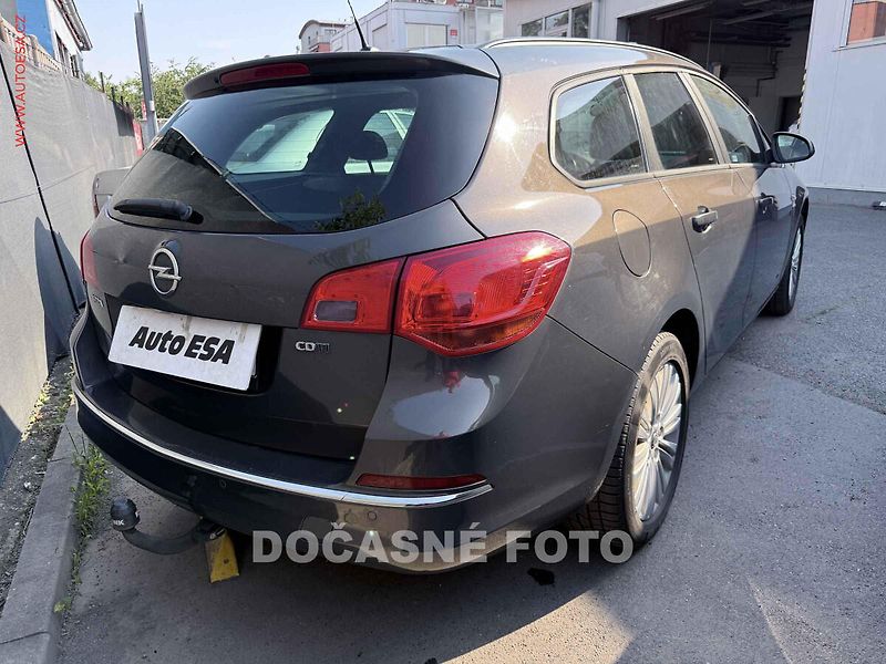Opel Astra (2013) 1.7 cdti - fotka 2 z 3