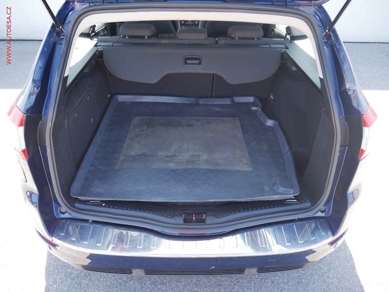 Ford Mondeo (2011) 2.0TDCi, AC, navi, kamera - fotka 7 z 15