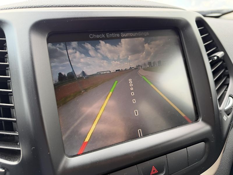 Jeep Cherokee 2.0 M-JET 4X4 LIMITED NAV KŮŽE - fotka 23 z 43