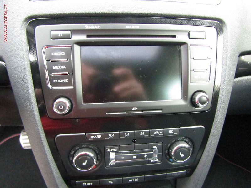 Škoda Octavia (2012) 2.0 TSi, RS, DSG, xenon, TZ - fotka 12 z 19