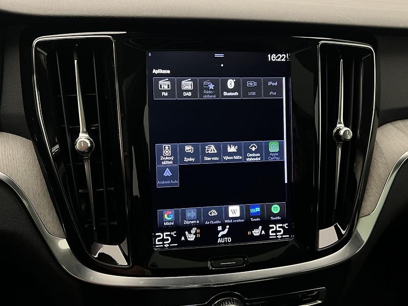 Volvo V60 T6 AWD RECHARGE INSCRIPTION  - fotka 31 z 43